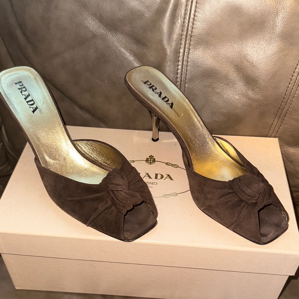Prada Women's Dark Brown Knot Detail Heels